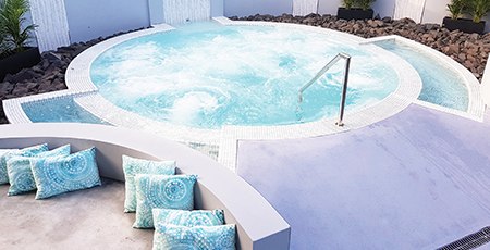 Adults-only jacuzzi at Angourie Resort