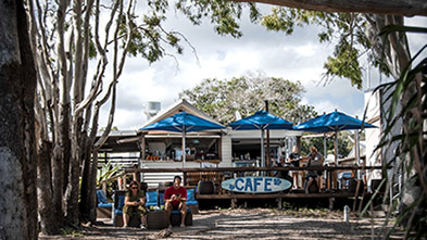 Cafe at Agnes Water - credit: Tourism and Events Queensland