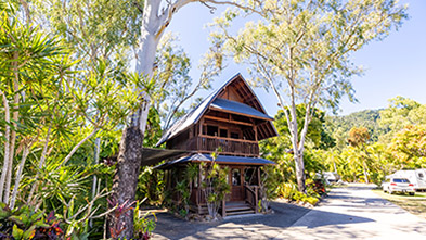 Airlie Beach 2 Storey Bali Villa