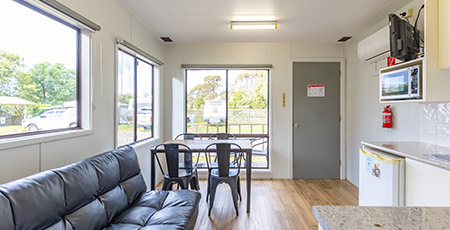 Bairnsdale Ensuite Cabin living area