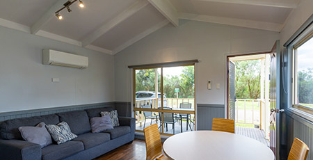 Bairnsdale Holiday Unit living area