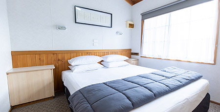 Ballarat 2 Bedroom Spa Cabin bedroom