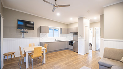 Feathertop Villa, Bright