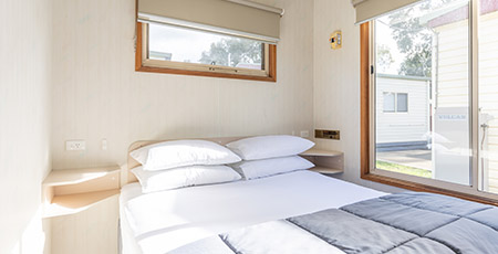 Echuca Banksia Cabin bedroom