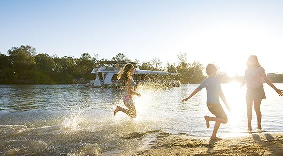 NRMA Mildura Riverside Holiday Park kids playing