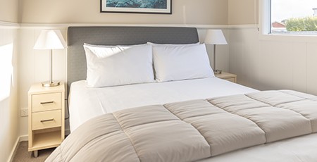 Portland Bay Superior Cabin bedroom