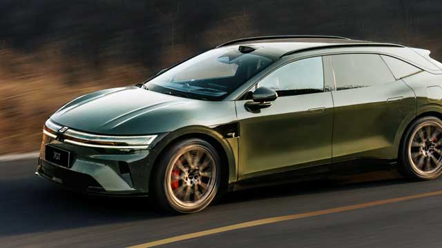 Green Zeekr 7GT driving on a road