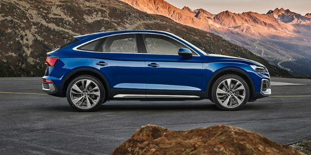Side view of a 2022 Audi Q5 Sportback Slide 1
