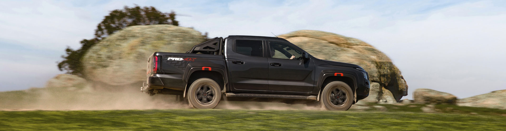 2026 Nissan NAVARA (PRO-4X) side view