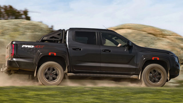 2026 Nissan NAVARA (PRO-4X) side view