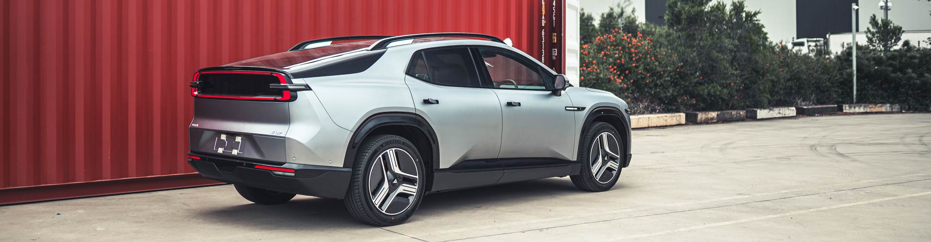 Silver Deepal E07 electric SUV/ute parked in front of a garage