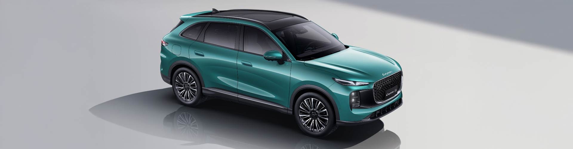 Teal coloured Lepas SUV seen from the front