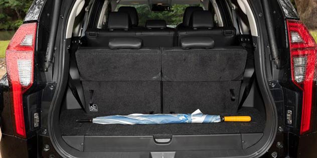 Isuzu MU-X boot space