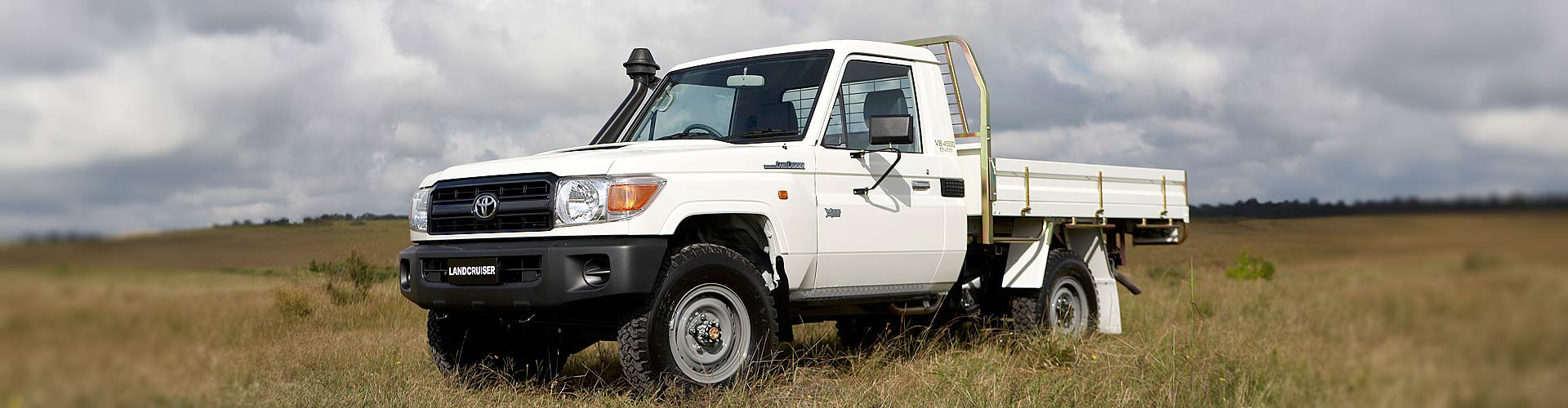 White 2007 Toyota LandCruiser 70 parked in a field