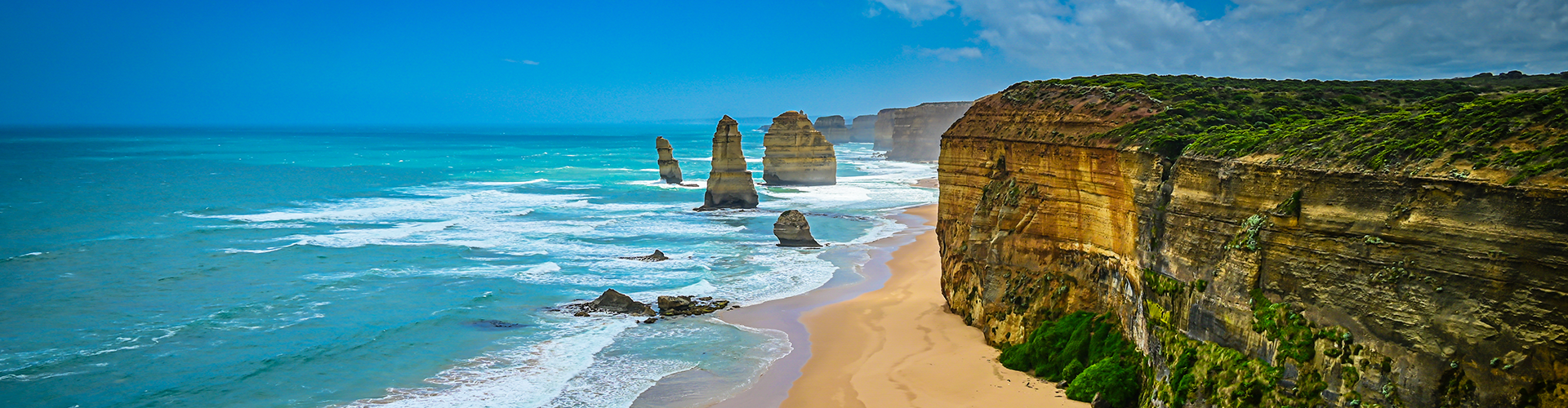 A view of the 12 Apostles from the Great Ocean Road