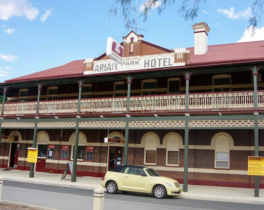 ariah-park-hotel-temora-nsw-900x715 Slide 1