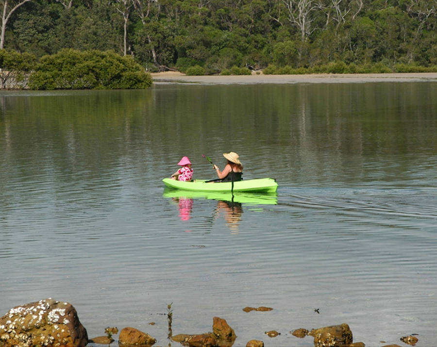 canoeing-lake-narrawallee-nsw-900x715 Slide 2