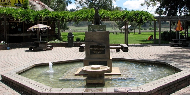 dog on the tuckerbox pioneer monument Gundagai NSW