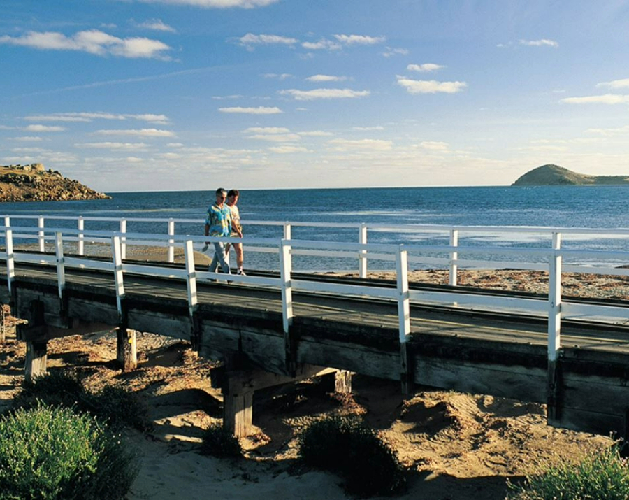 granite-island-causeway-bridge-sa-900x715 Slide 2