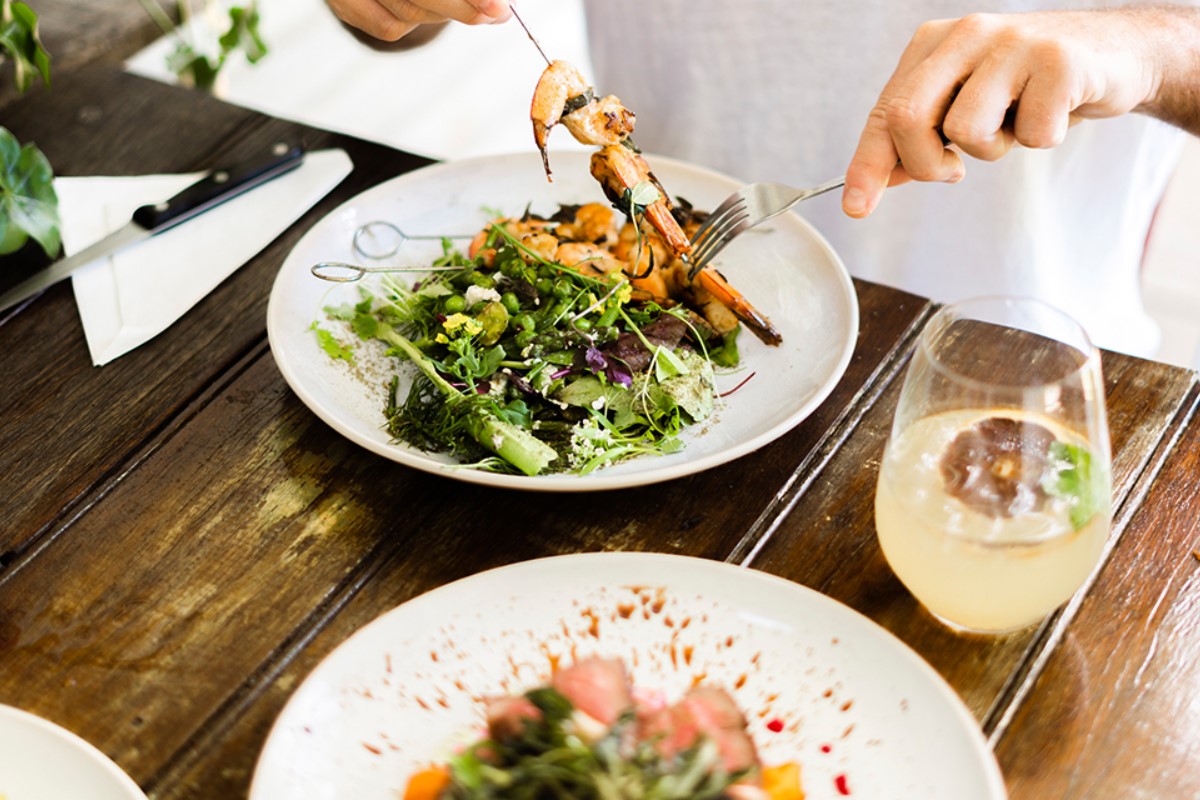 yum-yum-cafe-salad-1200x800 Slide 4