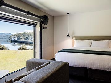 The Shorehouse bedroom, Pumphouse Point